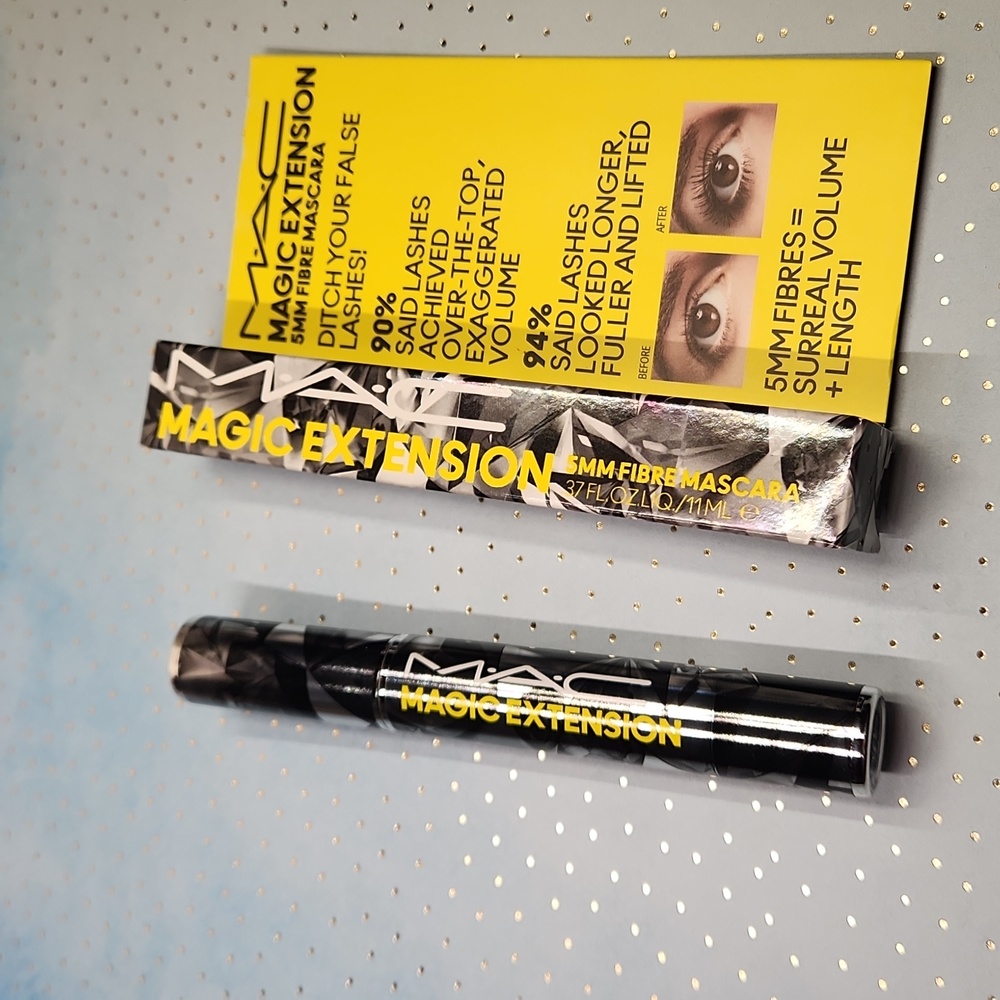 MAC Magic Extension 5mm Fibre Mascara = Surreal Volume + Length